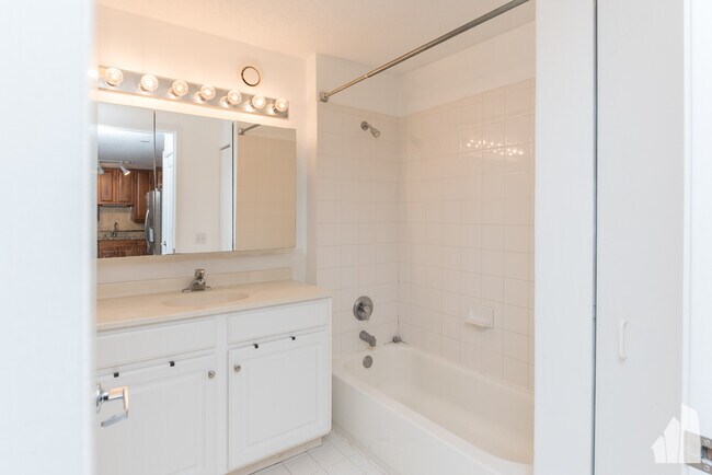 Building Photo - 545 N Dearborn St