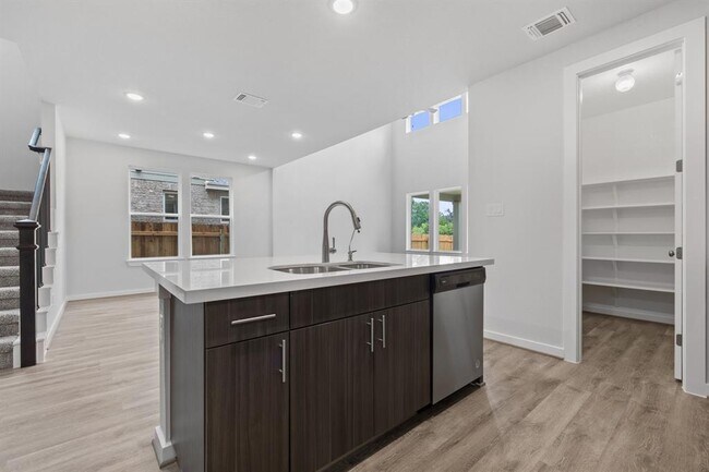 Building Photo - 144 Alicante Ln