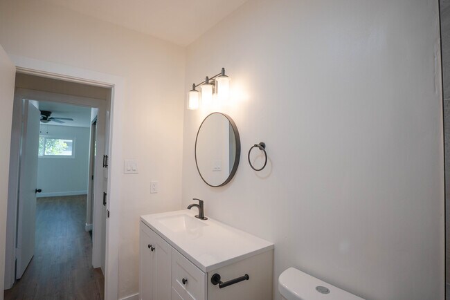 Building Photo - 825 W 167th St