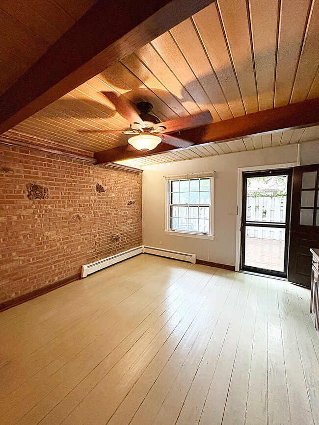 Building Photo - 114 W Hillside Ave