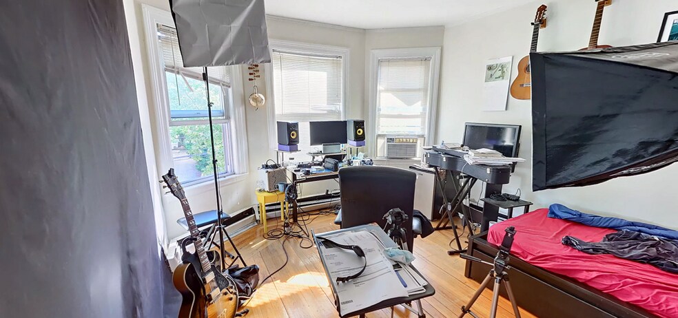 Building Photo - 785 Washington St