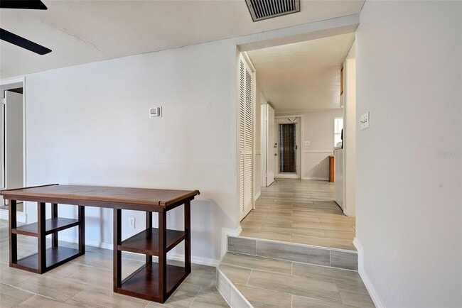 Building Photo - 313 Jessica St N