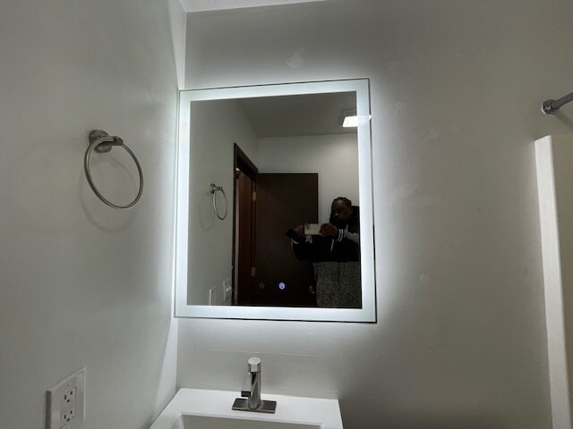 Building Photo - 601 Rizek Dr