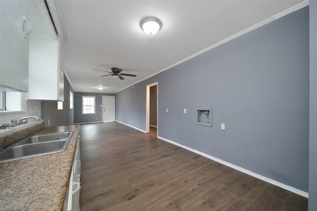 Building Photo - 2310 Kabee St