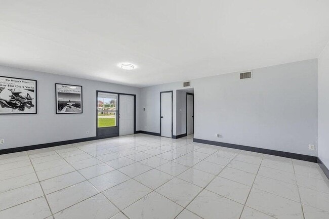 Building Photo - 102 SE El Sito Ct