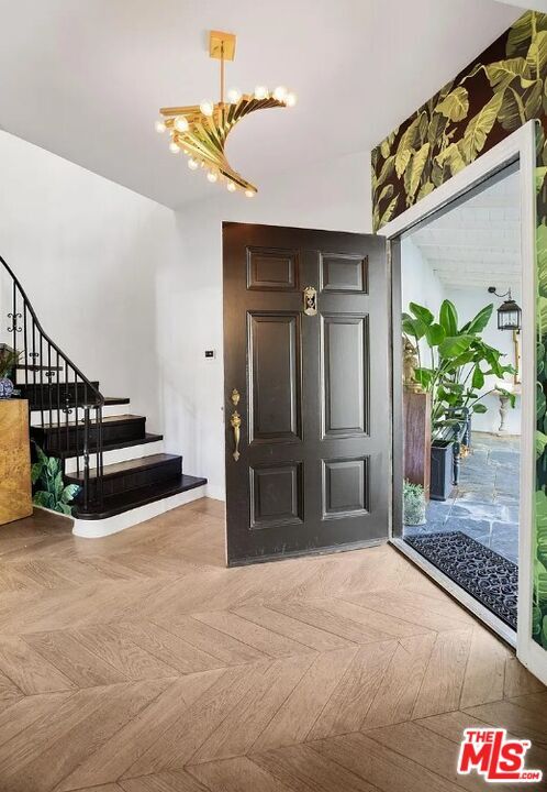 Building Photo - 1514 Sunset Plaza Dr