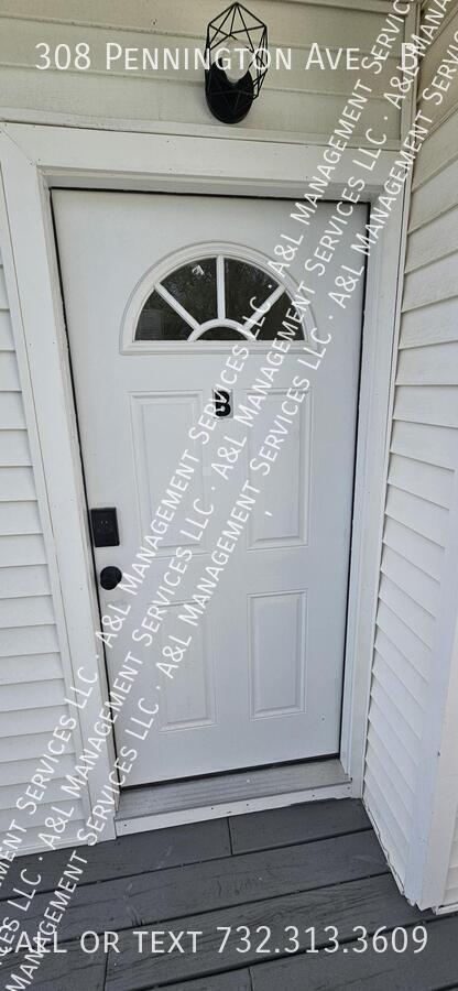 Building Photo - 308 Pennington Ave