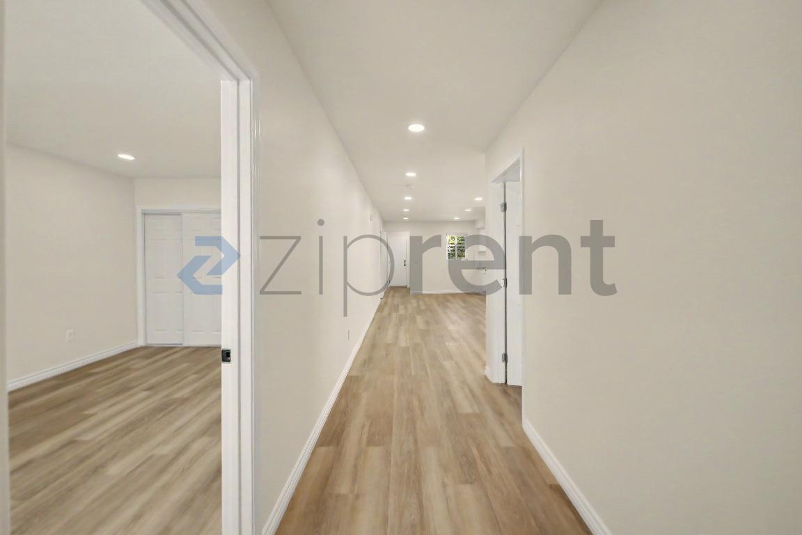 Building Photo - Unit