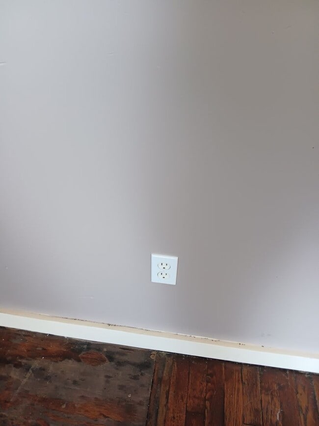Building Photo - Rentschler Duplex