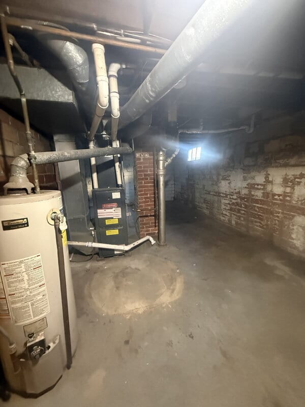 Building Photo - 2824 Des Moines St