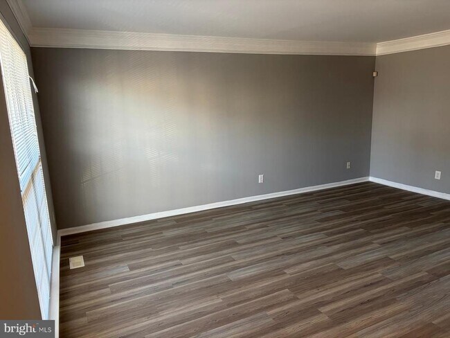 Building Photo - 46 Lisa Dr