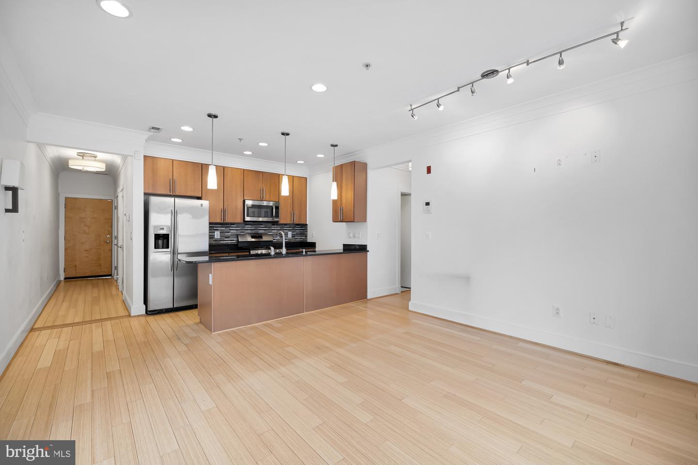 Building Photo - 449 R St NW
