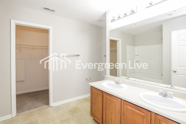 Building Photo - 3940 Planewood Dr