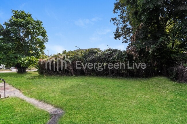 Building Photo - 2027 Highland Ave