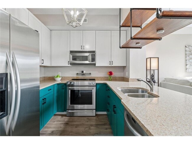 Building Photo - 640 Main St N