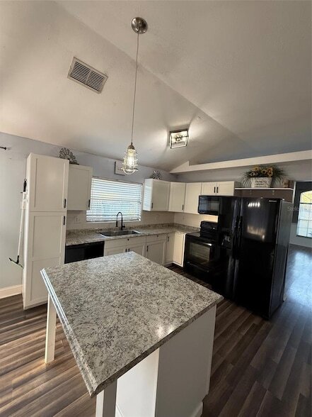 Building Photo - 5841 Dorham Pl