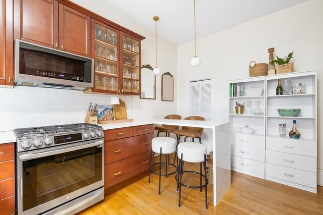 Building Photo - 171 H St