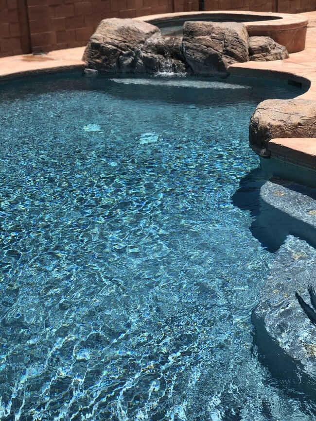 Building Photo - Immaculate 4 BR/ 2.5 Bath  w/ a Pool and Hot Tub in Rita Ranch!