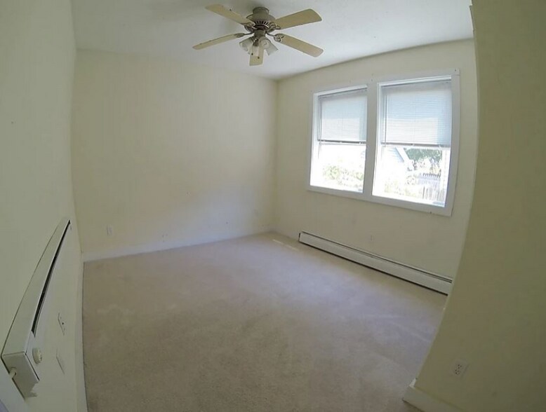 Building Photo - 536 W 5th St