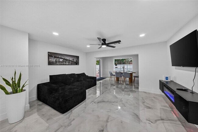 Building Photo - 3130 SW 16th St