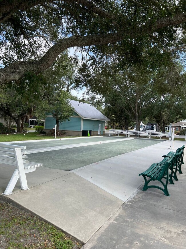 Building Photo - Heritage Oak Park Gated Commmunity