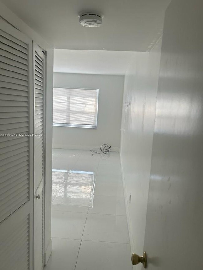 Building Photo - 3048 Sunrise Lakes Dr E