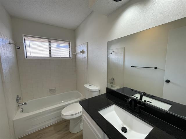 Building Photo - 3502 Hialeah Dr