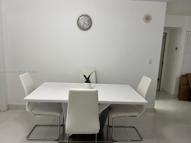 Building Photo - 17021 N Bay Rd