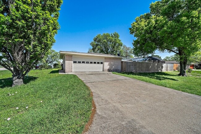 Primary Photo - 1033 25th Ave N