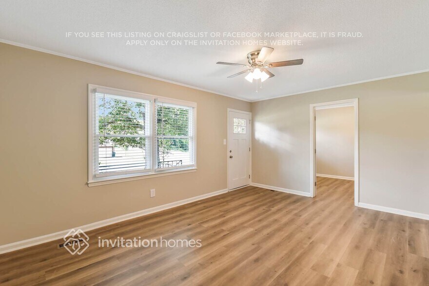 Building Photo - 1824 Hollandale Dr