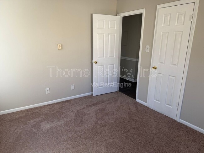 Building Photo - 1401 Dogwood Ave