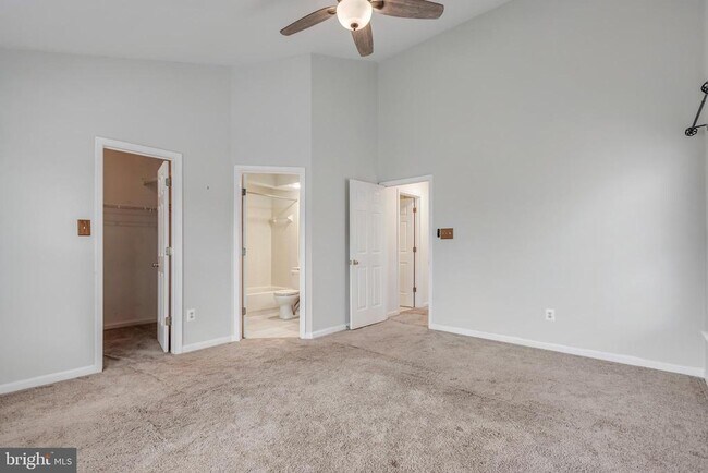Building Photo - 45550 Whitcomb Square