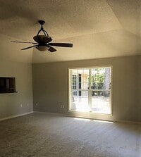 Building Photo - 3 Bedroom 2 Bath