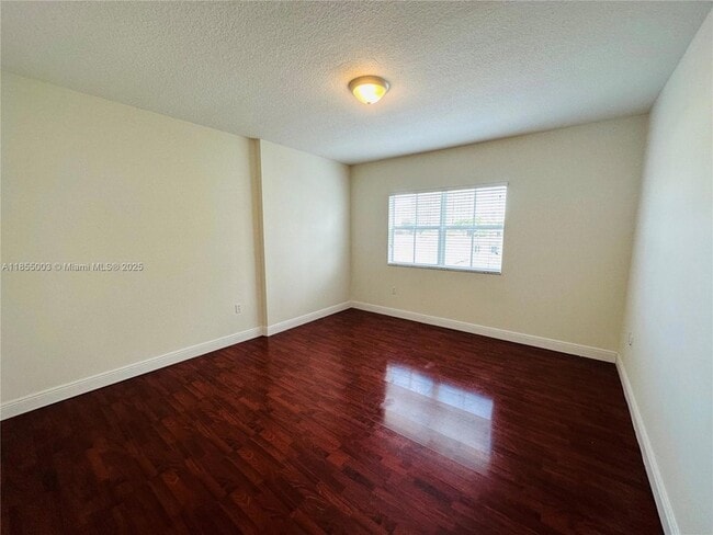 Building Photo - 118 Zamora Ave