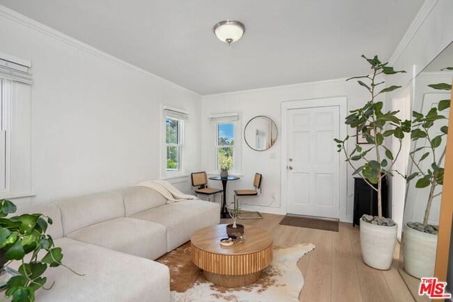 Building Photo - 431 Linnie Canal