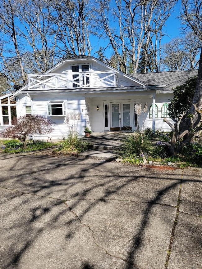 Building Photo - Beautiful Craftsman-style 3 bedroom, 2 bath home (1632 sq ft)  near Lake Steilacoom PLUS studio c...