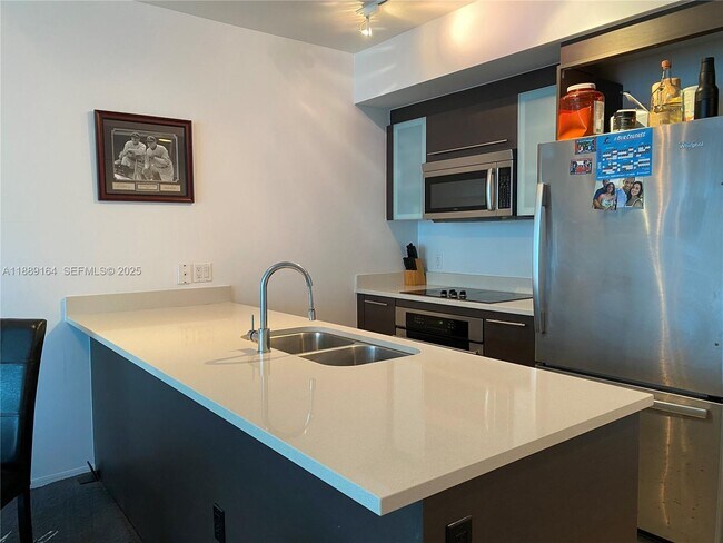 Building Photo - 500 Brickell Ave