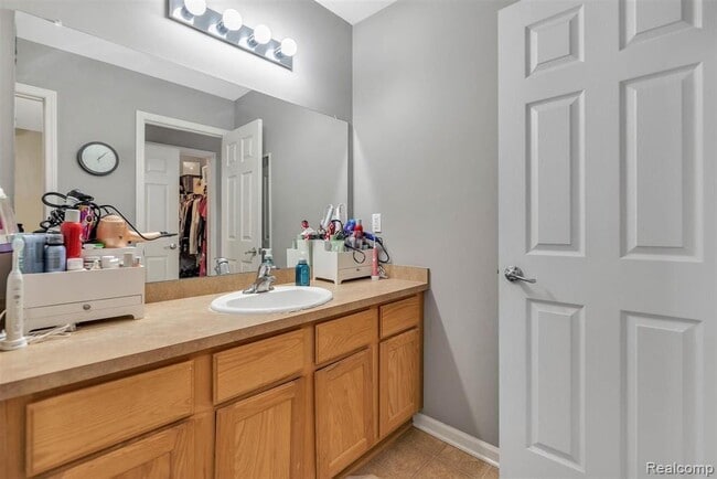 Building Photo - 2205 Knotty Pine Tr