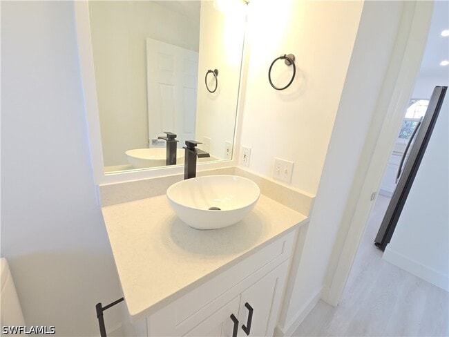 Building Photo - 687 Grove Dr