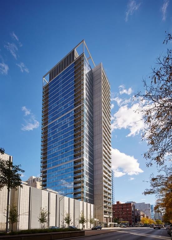 Building Photo - Eight O Five