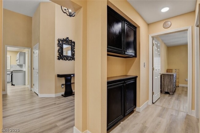 Building Photo - 2628 Highvale Dr