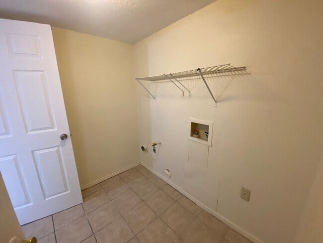 Building Photo - EASTSIDE HOME FOR RENT