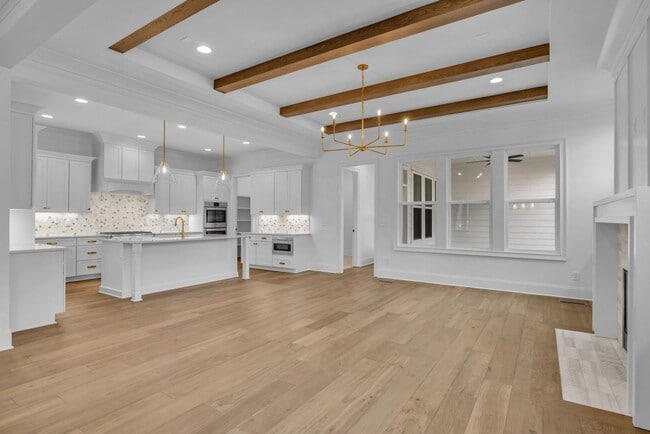 Building Photo - Luxury living in this brand new home - Franklin, TN