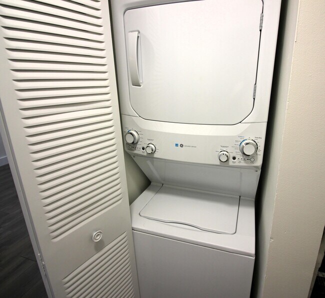 Building Photo - 2900 Olivewood Terrace