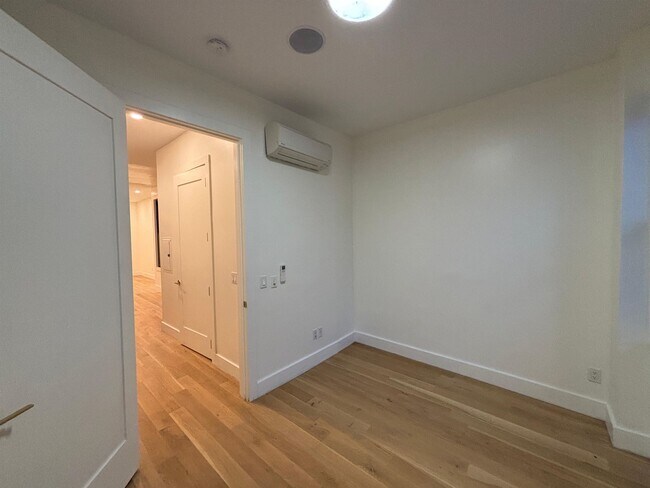 Building Photo - 50 Grace St