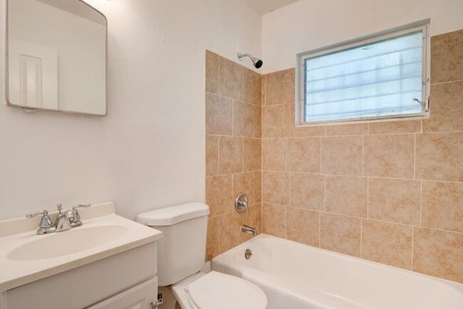 Building Photo - 1214 Dunbar St