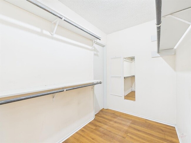 Building Photo - 910 Duncan Ln