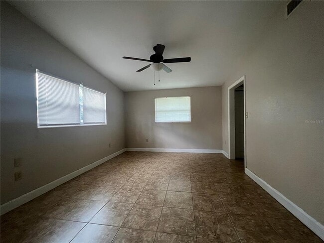 Building Photo - 1601 Lakeview Ct