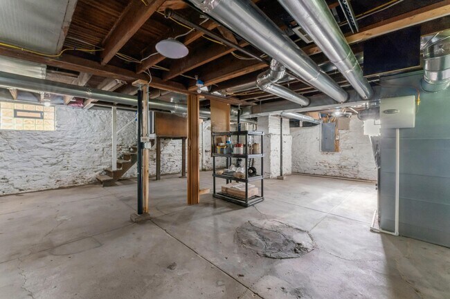 Building Photo - 382 Morrison Ave