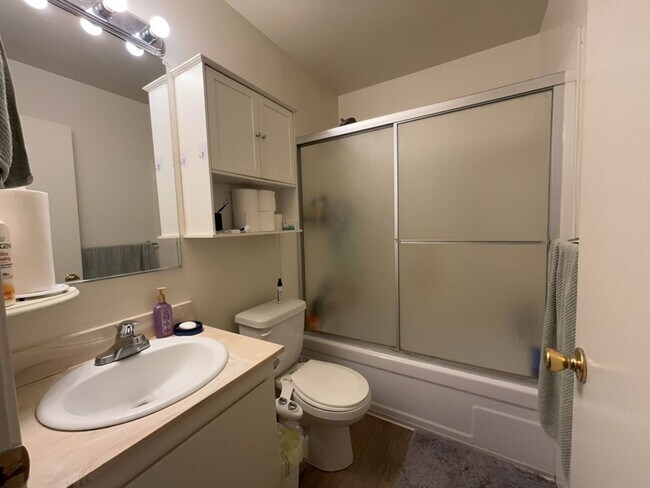 Building Photo - 2 Bedroom Condo in North Davis for September move in!